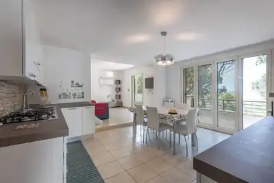 Image de Two-bedroom, two-bathroom penthouse in Gallipoli Cvg37