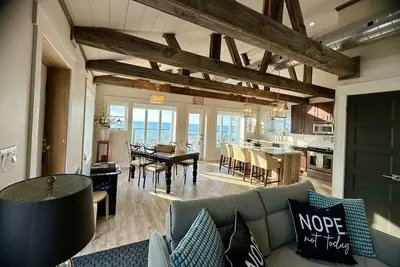 Image de Waterfront Beach House | Deck, Bbq & Private Beach