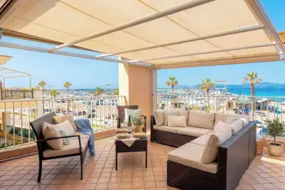 Image de Sunset Harbor Penthouse avec terrasse panoramique baignée de soleil et garage