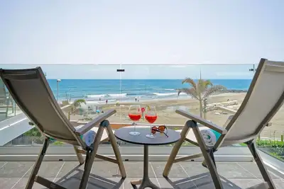 Image de 1. 8 Amapola Blue Sea: recently refurbished, in front of the