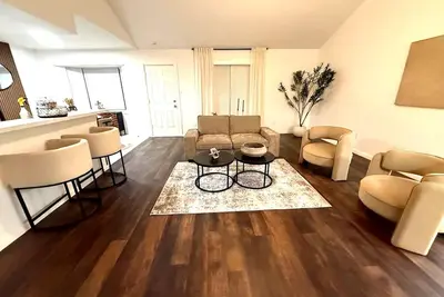 Image de Modern Designer Home / Spacious + Comfortable Stay