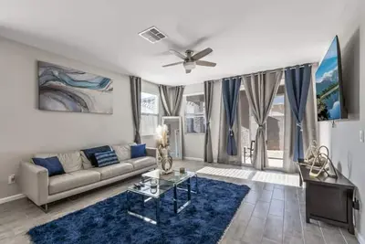 Image de 3br w/ King Bed | Sleeps 8 in Surprise