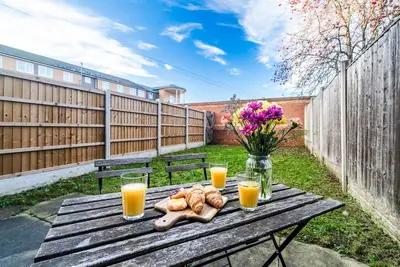 Image de 30% Off| Secures| Parking |Garden| Netflix|2br|Sleeps5