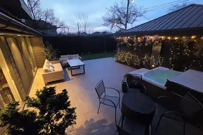 Image de Modern home on a corner lot with large lawn area and patio with hot tub.