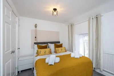 Image de Comfortable 3br  | Parking, WiFi & Great Location