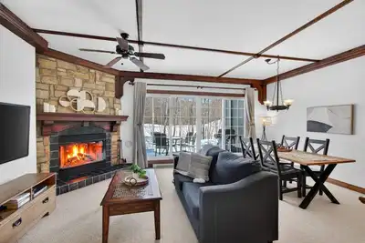 Image de Family Condo w Summer Pool, 5 Mins to Village