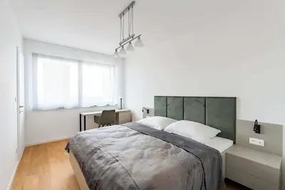 Image de Brand New Modern Apartment - Workspace, Balcony & Parking