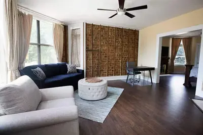 Image de Spacious Historic Gem Near Downtown