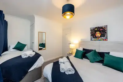 Image de King Beds • Smart TVs • Parking • Near City