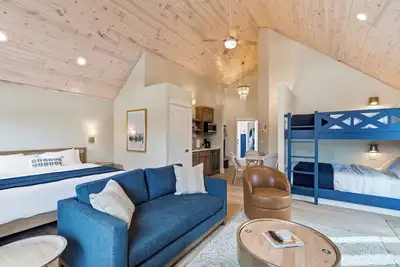 Lakefront Family Studio Sleeps 6