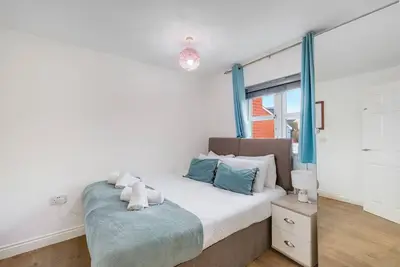 Image de Bright & Spacious 3-Bed, 2-Bath Home in Graylands Close
