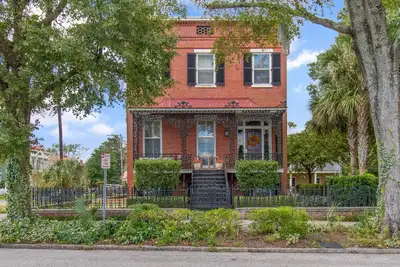 Image de Eilers House Historic Estate Established in 1852 with Formal Garden