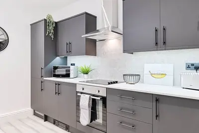 Image de 3 Baths • Off-Road Parking • Garden • 4 Bed Home