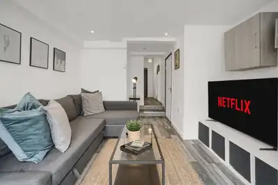 Image de Charming 2 Bedroom City-Centre Flat w Sunny Patio