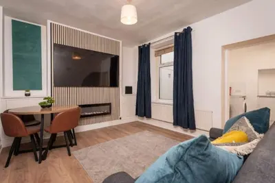 Image de New! 4br Home with Patio | Near Swansea Centre