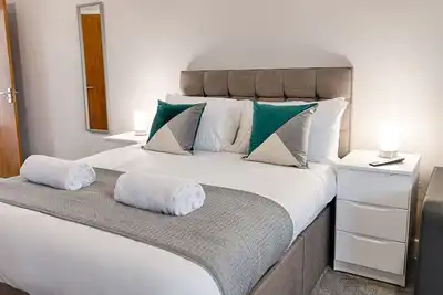 Image de Contractor Base • Kitchen • Parking Included