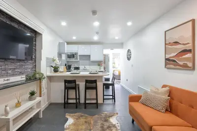 Image de Lush 2 Bed Flat | 2 min from Centre | Free Parking