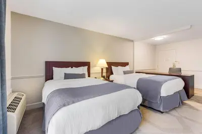 Image de Large Room with Hot American Breakfast Perfect for Family Trips Near Summit Park