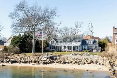 Image de Nautical Peconic Bayfront Home - Walk to Town
