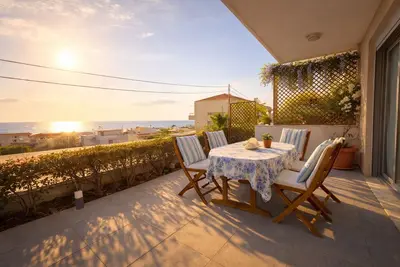 Image de 3-bedroom villa in serene Rhodes with cool Ac breeze