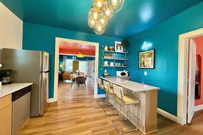 Image de Vintage Villa- Walk to Uptown & Charlotte Venues via Greenway!