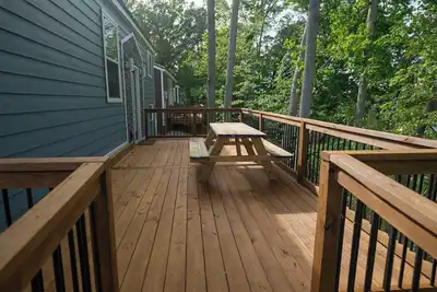 Image de Charming 2-bedroom Tiny Home in peaceful Anderson on Lake Hartwell - Harbor Blue