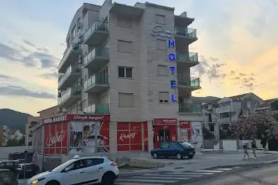 Hotel Princ-One Bedroom Suite with Double Bed 102 2
