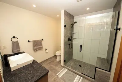 Image de Sleeps 13 - Hot Tub - Game Room - minutes from Road America