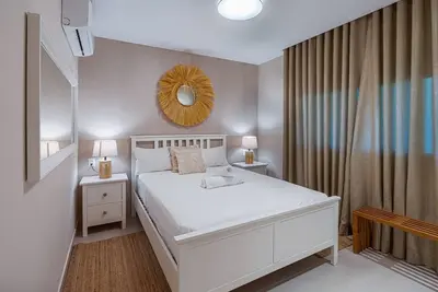 Image de Luxe 2br Condo W/Pool + 3 Mins Walk To The Beach