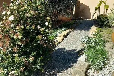 Image de Maison de village au calme, piscine. Sérénité assurée dans son jardin exotique.