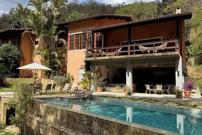 Image de Beautiful 500m² country house for seasonal rental in Secretário.