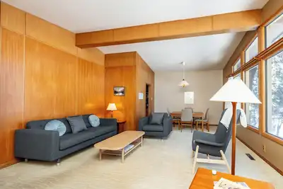 Image de Comfortable Fort Garry Home | 3 Bed | 2 Bath |