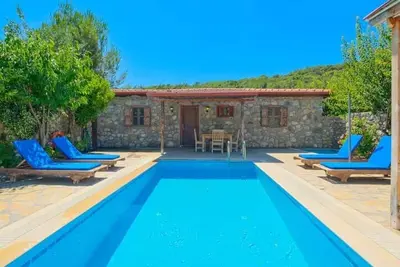 Image de Secluded 2 Bedroom Villa with Private Pool & Jacuzzi in Kayaköy