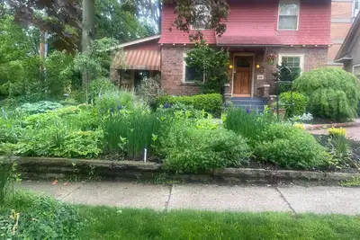 Image de Spacious Upscale 4 bedroom 2, 750 sq ft  home in Highland Sq, of Akron