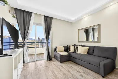 Image de 14th Floor Sunset Views: Modern 2br Suite with Panoramic Oceanfront Balcony