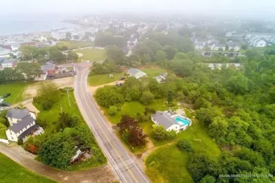 Image de New build. 3 bedroom house walking distance to York Beaches.