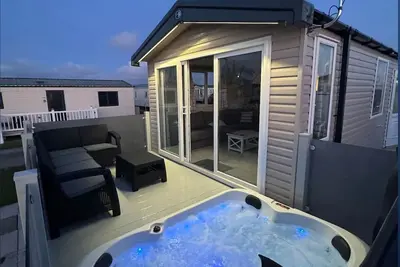 Image de Fantasy Island Resort - The Ardennes with Private Hot Tub - Eastgate F5