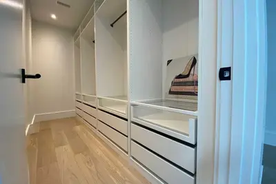 Image de Luxury 3br Home with Gym, 5 Baths, Parking Near Stadium