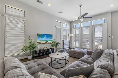 Image de Modern 3br Near Dt, Nrg & Fifa I Rooftop, Garage