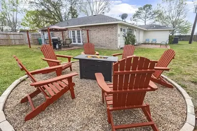 Image de 3br Home with Firepit I Easy Access to Nrg & Fifa