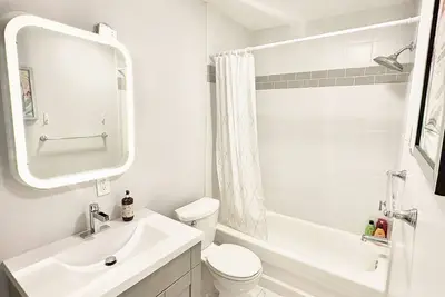 2 Br Apartment | Self check-in | Downtown Toronto