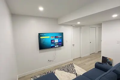 Image de Granite Grove Suite, close to the airport.