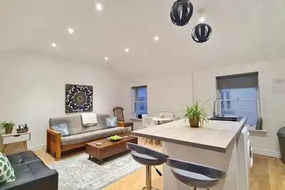 Image de Modern & Central, Perfect Beach Getaway- 2min Walk