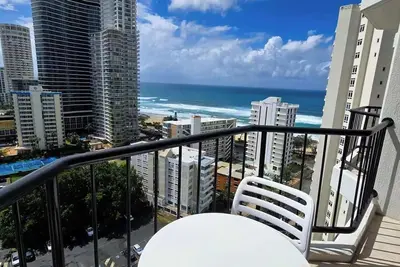Image de Comfortable 2-Bed Stay | Minutes to Beach and Tram