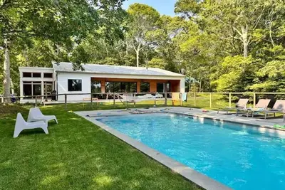 Image de Southold Wooded Retreat