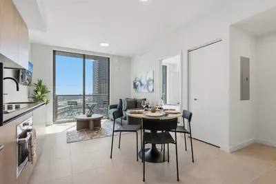 Image de 501-3513 Luxury Ocean View 1 Bedroom Rooftop Pool & Gym