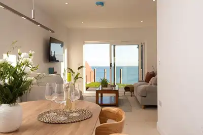 Image de Cirrhata - Cosy Pet Friendly Coastal House with Hot Tub and Sea Views