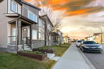 Image de 3br Near Airport & 1 Hour to Banff perfect for your getaway!