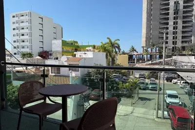Image de A Few Blocks from the Beach with Balcony By Gps Rentals