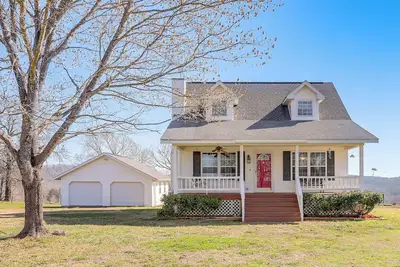 Image de Unique Family Home on Working Ranch in Henderson!